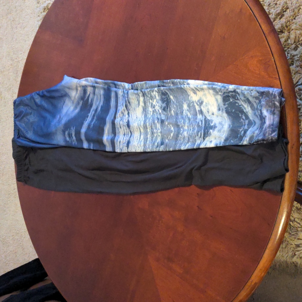 2 pair of leggings